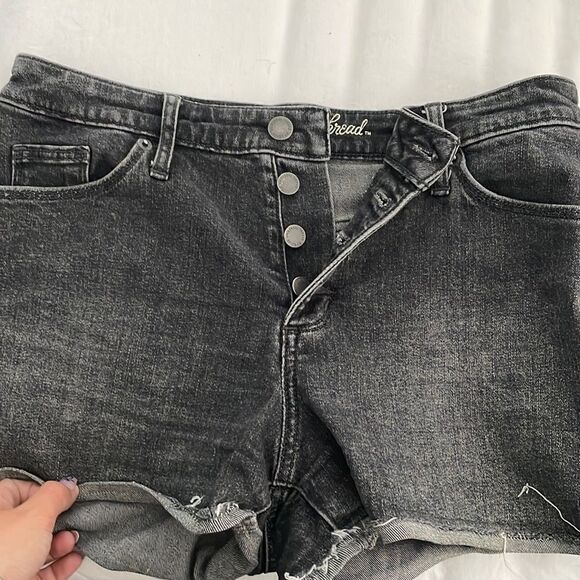 Universal treads Jean short - Picture 1 of 1